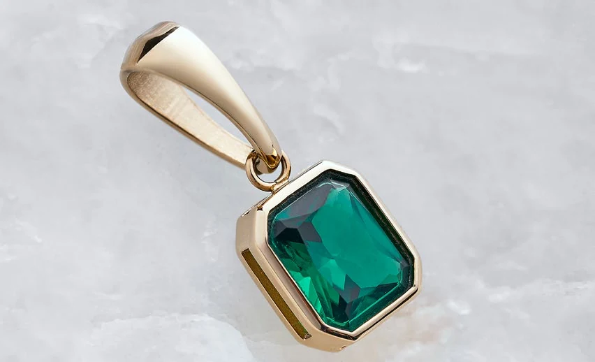 Dije Jade, detalle
